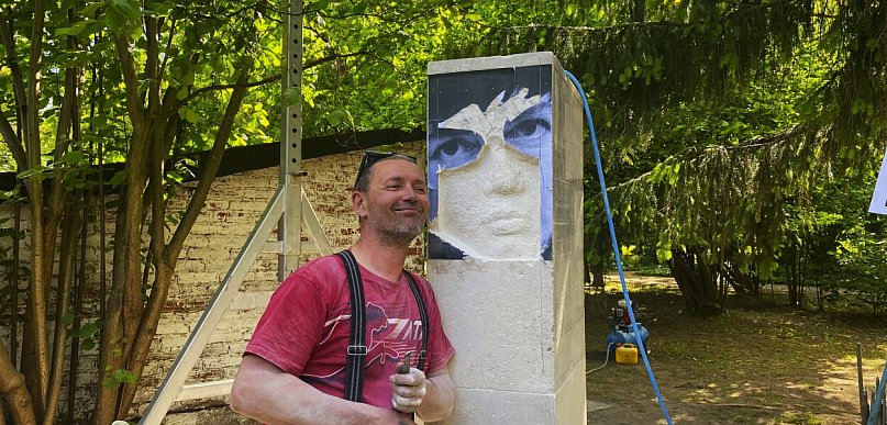 Frankiewicz rzeźbi Szapocznikow