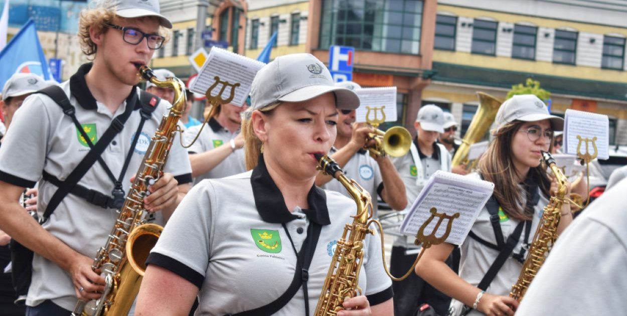 Orkiestra Dęta OSP Górka Pabianicka podczas parady na festiwalu Polka