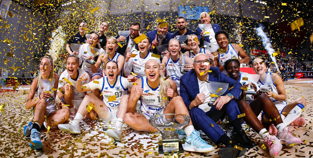 Wiktoria Stasiak (nr 97), wychowanka PTK Pabianice, zdobyła koszykarski Superpuchar Polski.