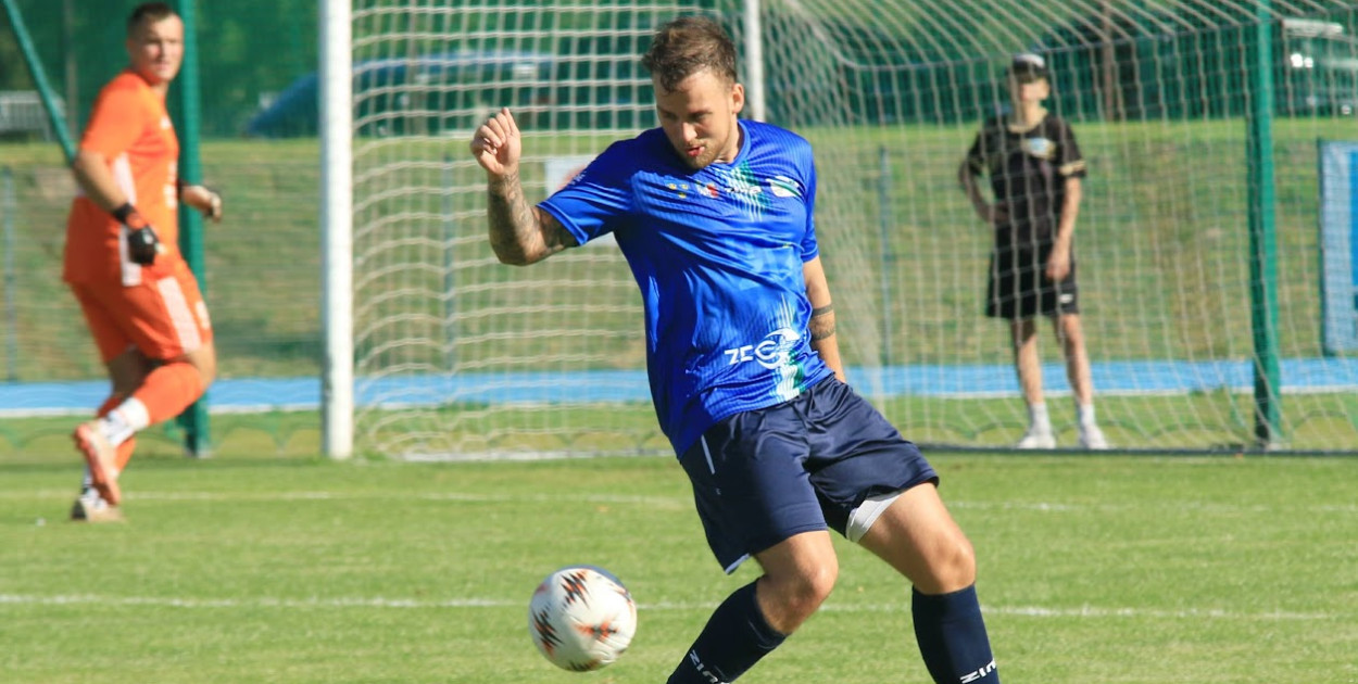 Kacper Wójcik strzelił gola dla Włókniarza Pabianice.