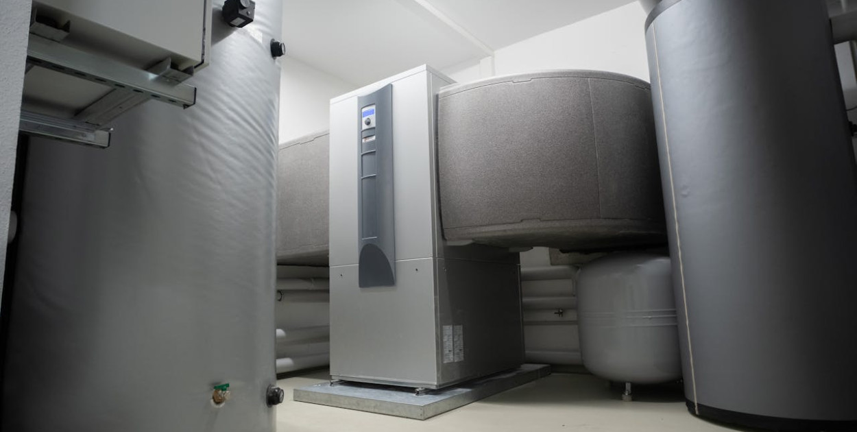 Instalacja kotła elektrycznego – wymagania elektryczne, zabezpieczenia i normy
