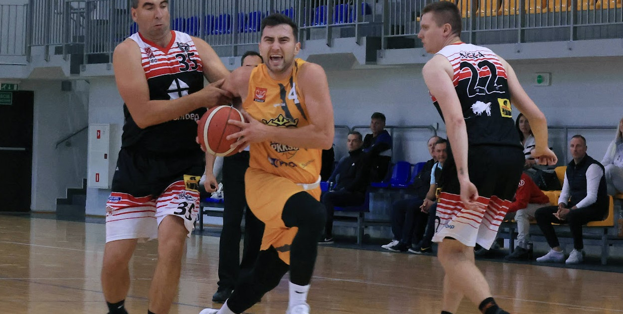 Bartosz Wróbel zapewnił zwycięstwo koszykarzom Profi Sunbud PKK 99 Pabianice