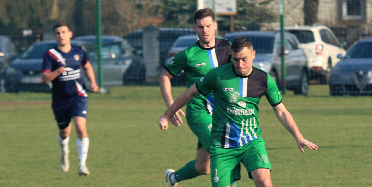 Piłkarze Iskry Dobroń zremisowali w Parzęczewie z Orłem.