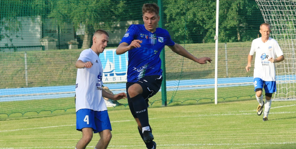 Szymon Przyk strzelił cztery bramki dla Włókniarza Pabianice.