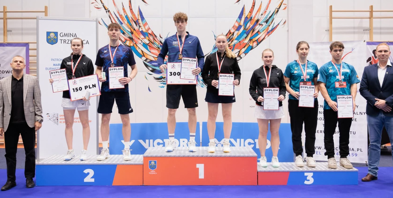 Wychowanek Korony Pabianice, Adrian Krawczyk zdobył dwa złote medale w mistrzostwach Polski młodzieżowców w badmintonie.