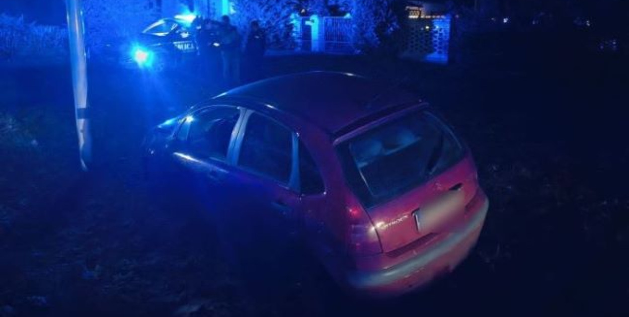 Nietrzeźwy kierujący wjechał autem do rowu/foto: KPP w Pabianicach