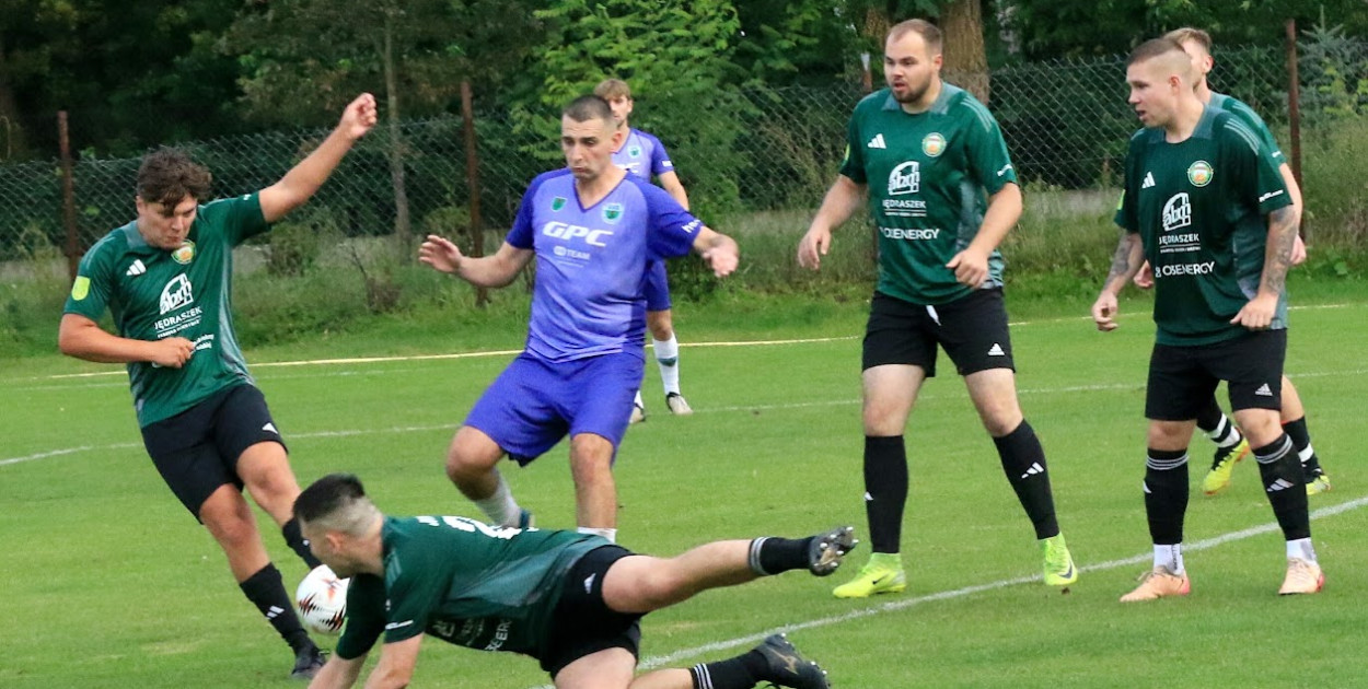 Piłkarze Jutrzenki Bychlew przegrali ligowy mecz.
