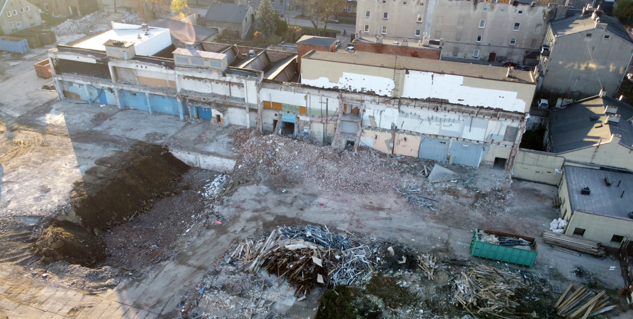 Po dawnej fabryce została kupa gruzu