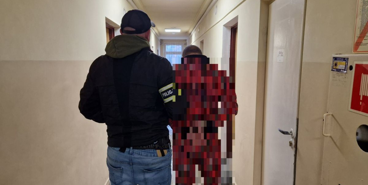 Wpadł z narkotykami przez niesprawne oświetlenie w aucie/foto: KPP w Pabianicach