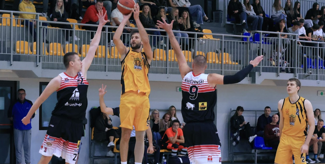 Koszykarze Profi Sunbud PKK 99 Pabianice wygrali piąty mecz w tym sezonie.
