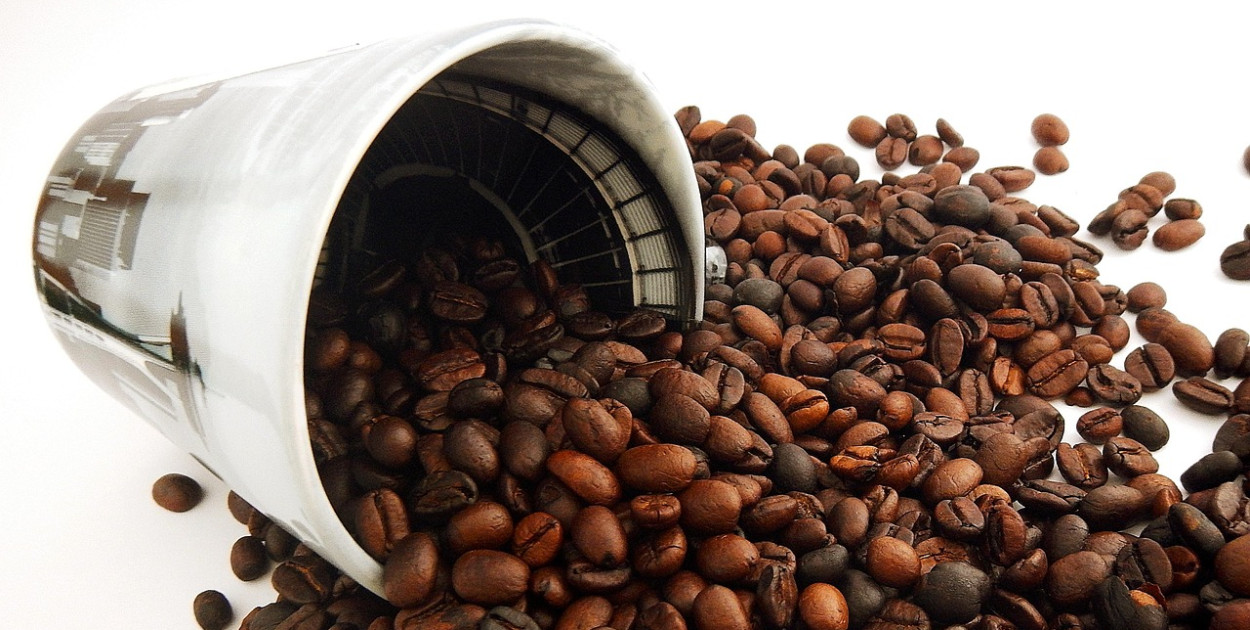 Jak kawa w biurze wpływa na produktywność? Korzyści dla firm