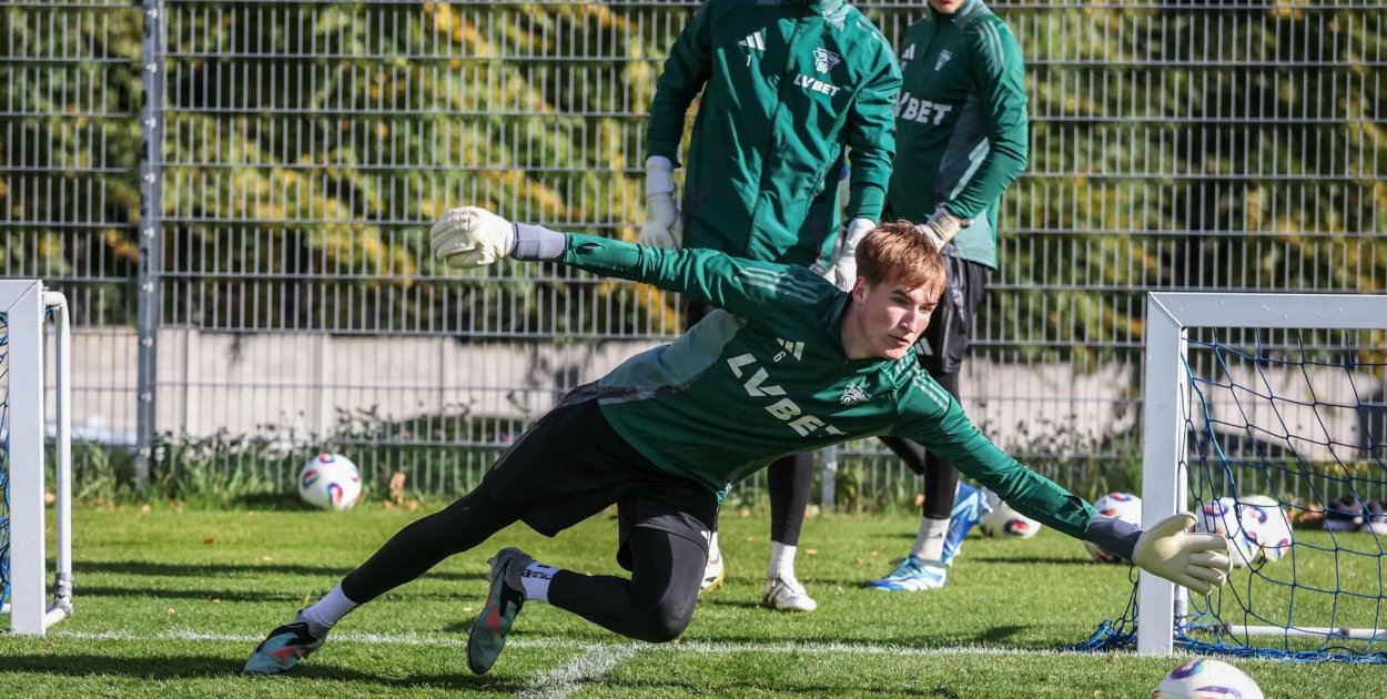 Wychowanek Jutrzenki Bychlew Michał Kaczorowski znalazł się w kadrze meczowej Lechii Gdańsk na mecze PKO Ekstraklasy.