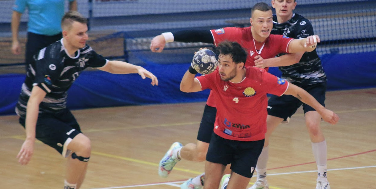 Damian Mikulski rzucił cztery gole dla Pabiksu Pabianice.