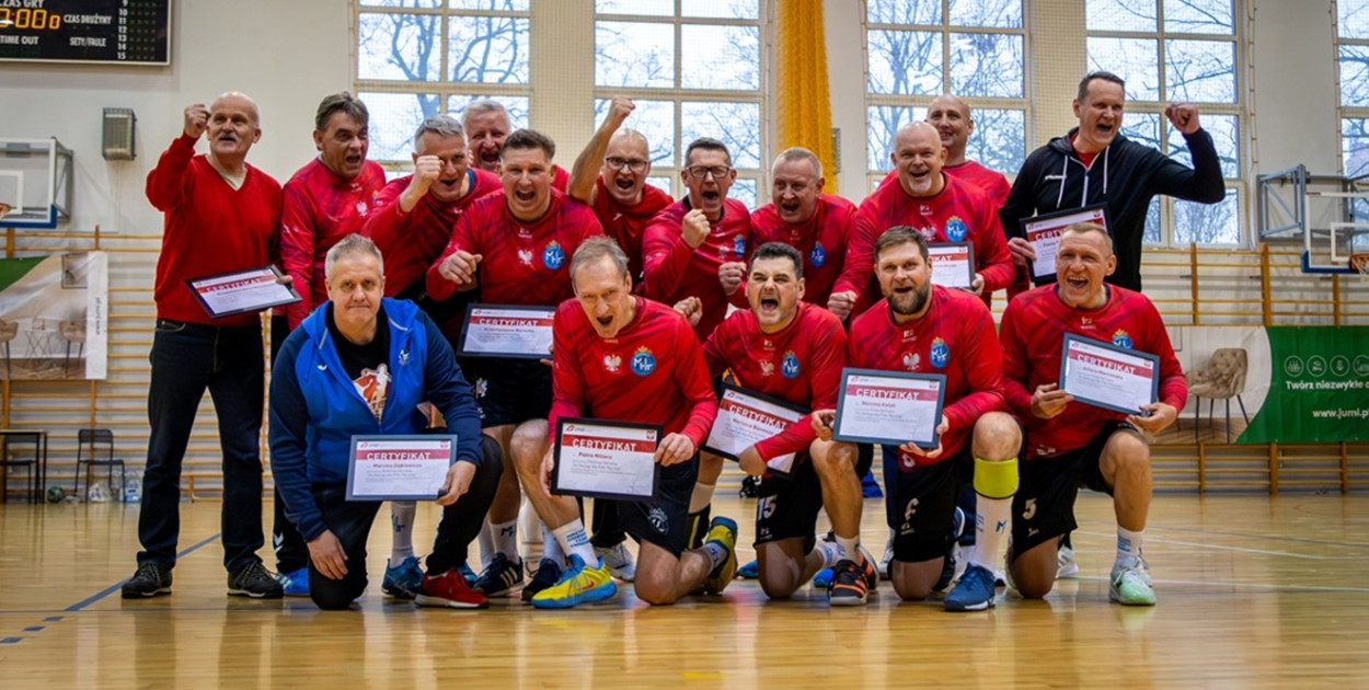 Szczypiorniści MHT Pabianice zajęli 3. miejsce w X Turnieju Mikołajkowym w Pabianicach. Foto: Wiktor Zajkiewicz