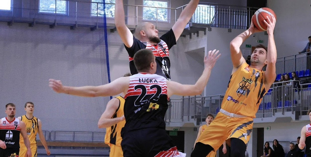 Bartosz Wróbel rzucił dla Profi Sunbud PKK 99 Pabianice 30 punktów.