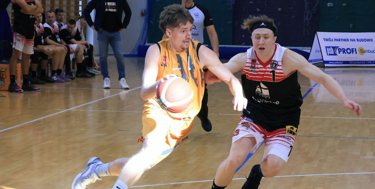 Bartosz Prokopowicz (nr 1) zdobył 22 punkty dla Profi Sunbud PKK 99 Pabianice.