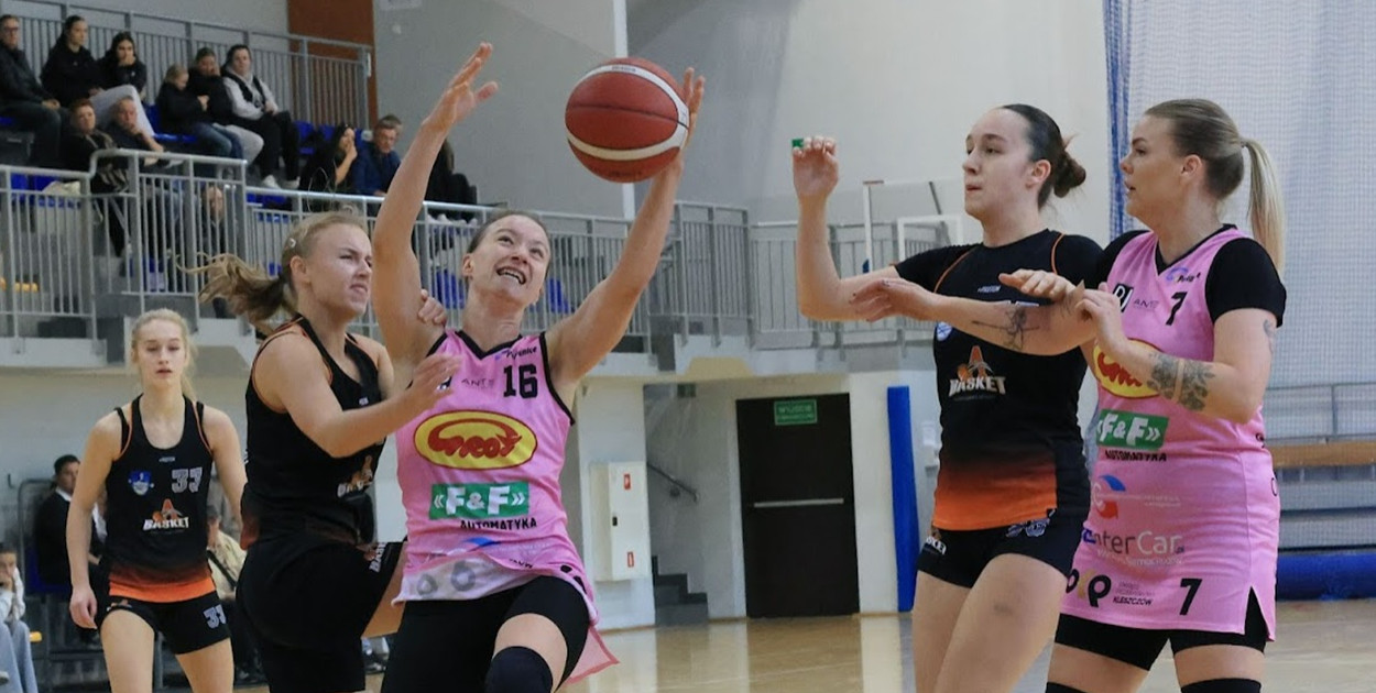 Kinga Sierakowska była najskuteczniejszą koszykarką Grota OPK F&F Automatyka Pabianice.