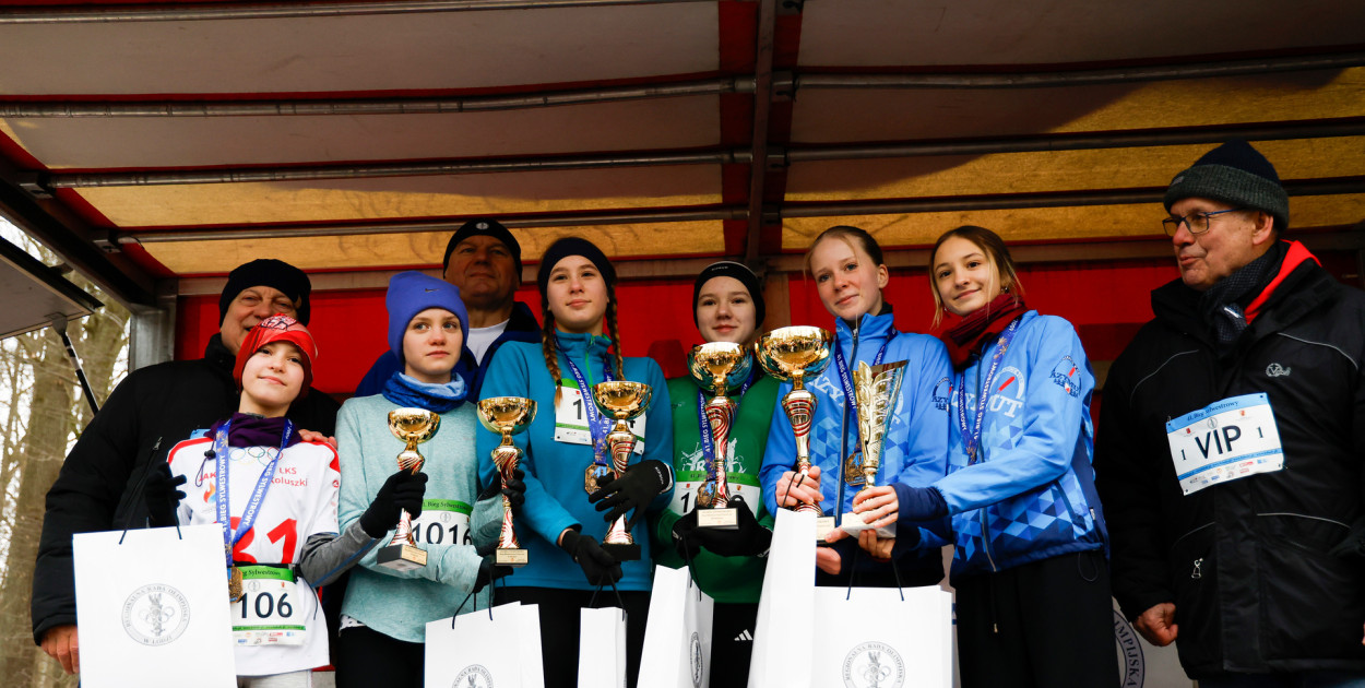 Biegacze Azymutu Pabianice błyszczeli podczas biegów w Łodzi.