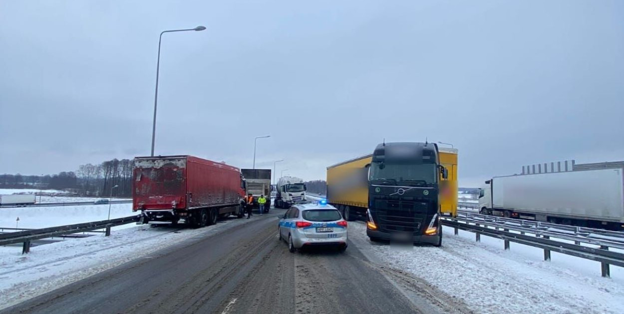 Kolizja ciężarówek na S8/KPP w Pabianicach