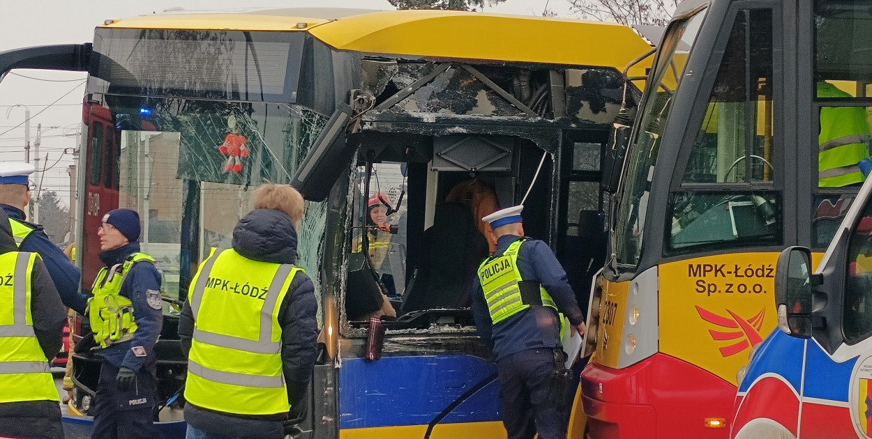 Tramwaj zderzył się z autobusem
