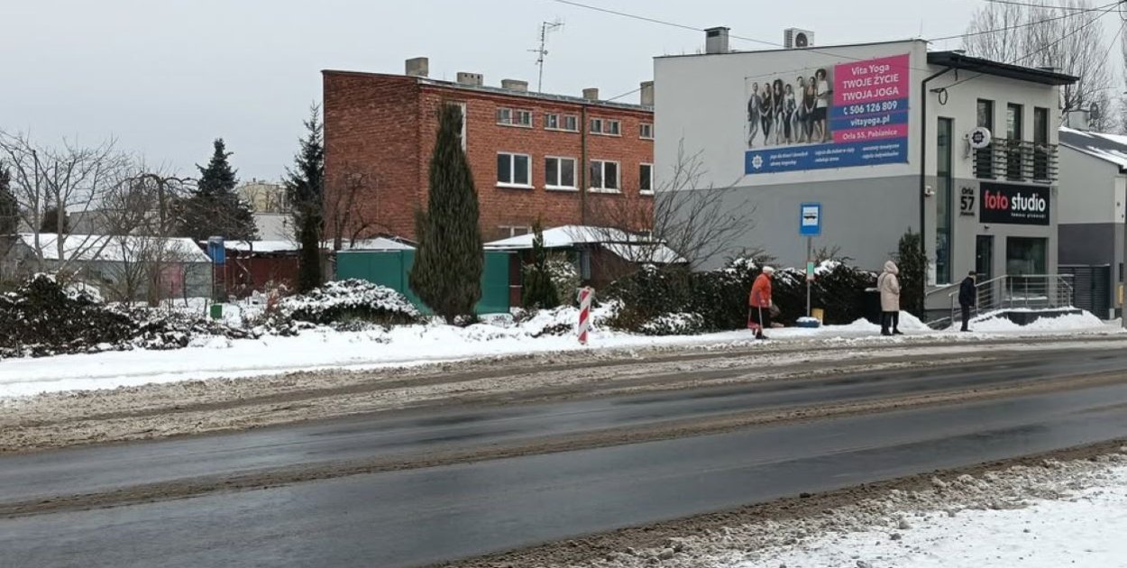 Przystanek pod chmurką