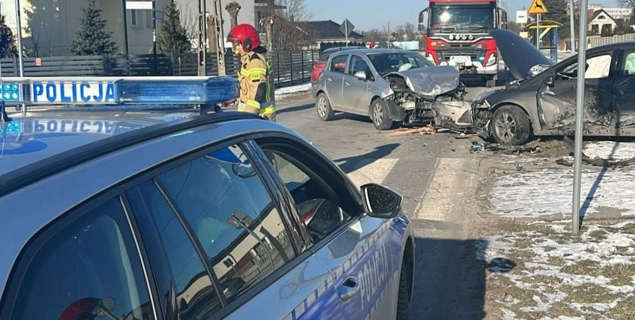 Zderzenie Opla z Fordem. Jedna osoba w szpitalu