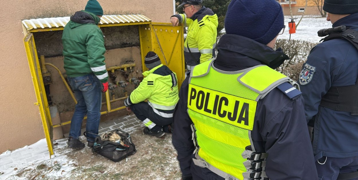 Ewakuacja w bloku przy ul. Bugaj. Czuć było gaz