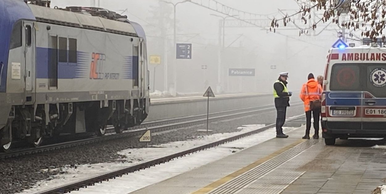 Leżała przy torach kilka godzin. Co ustaliła prokuratura?