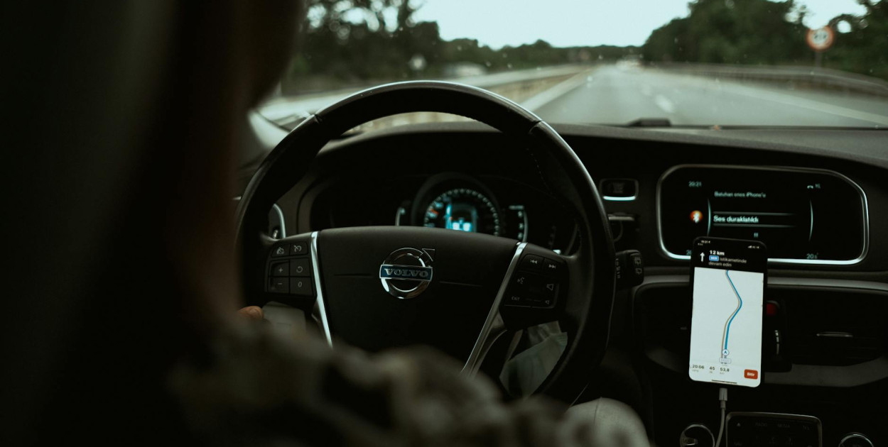 Uchwyt samochodowy na telefon. Jaki wybrać?