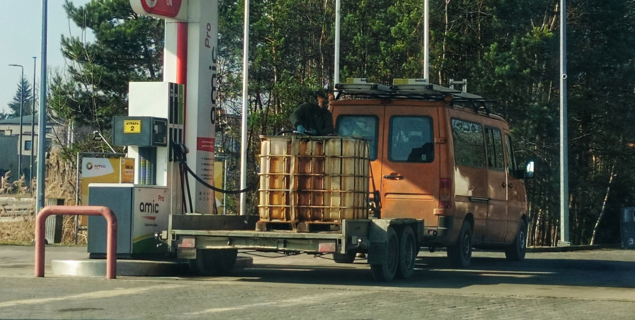 Benzyna 95 w Pabianicach już prawie 6 zł, ale kolejek brak