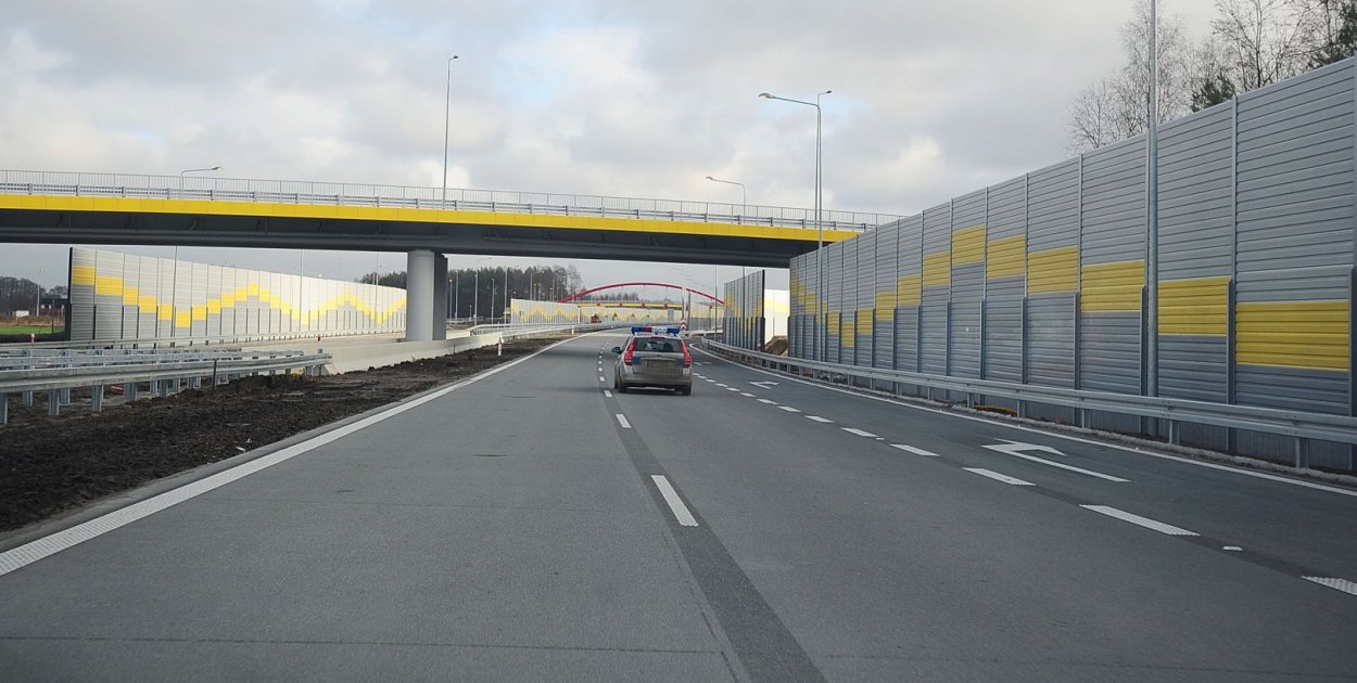 Ciężarówka uderzyła w bariery na S8