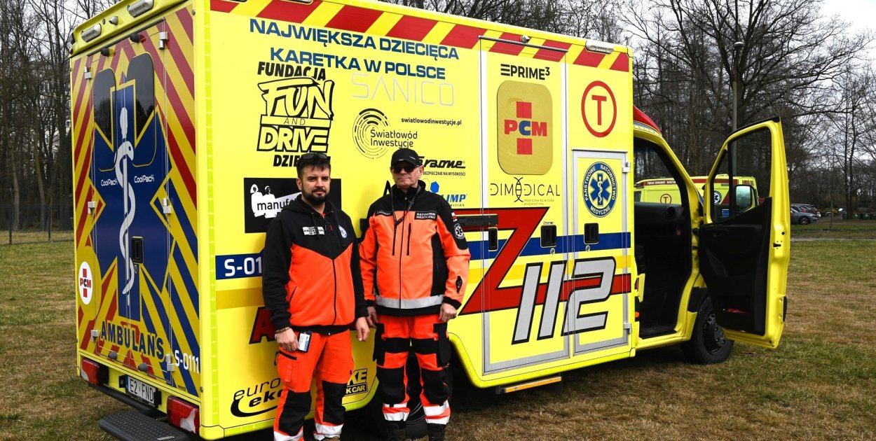 PCM wozi pacjentów karetką kontenerową