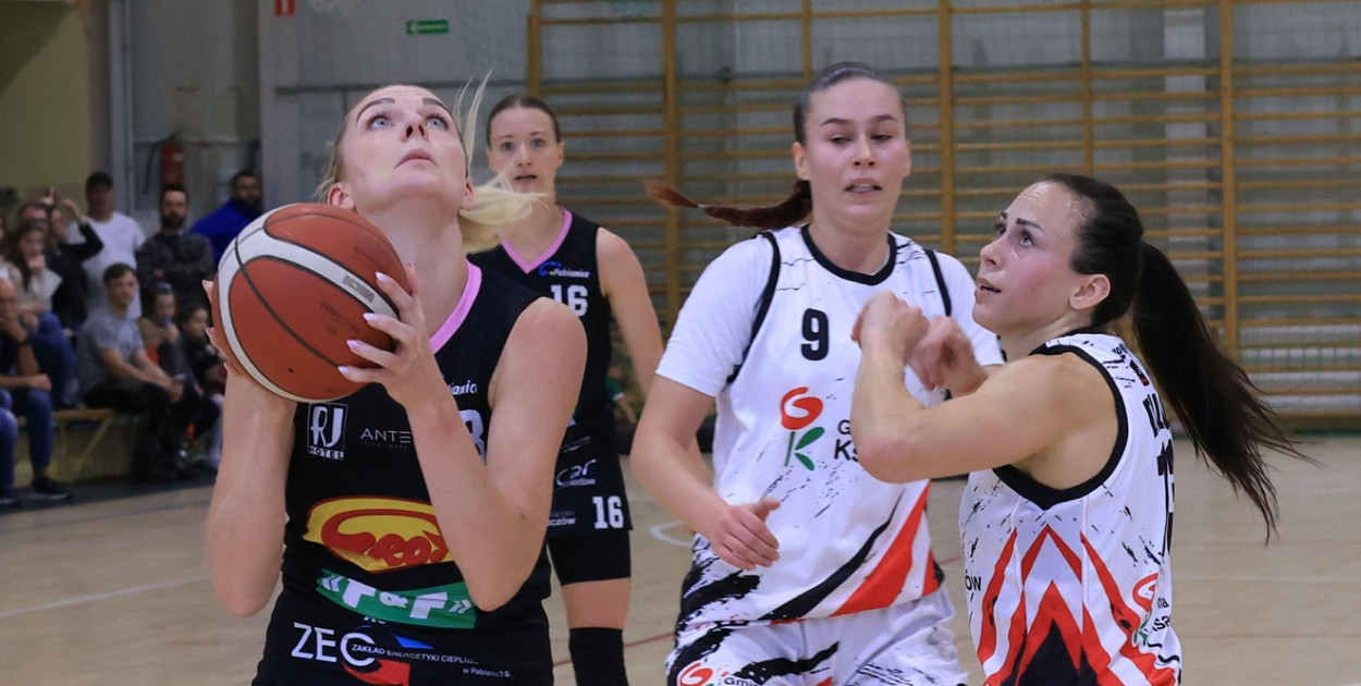 Koszykarki: bal w Ksawerowie, żałoba w Pabianicach