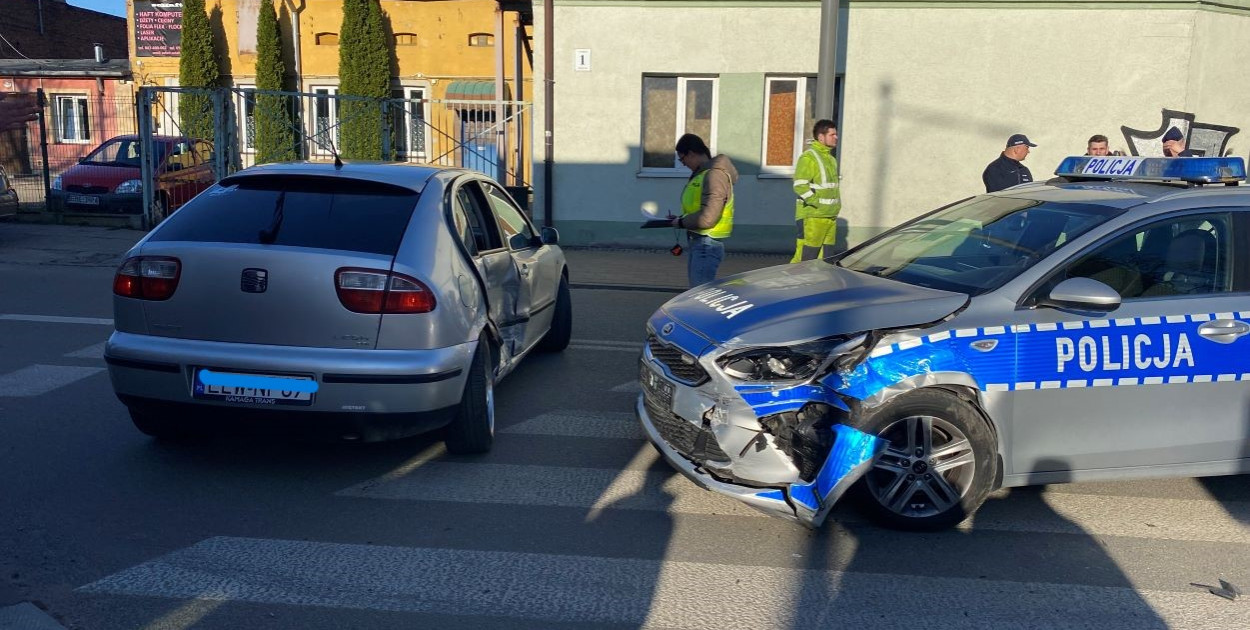 Radiowóz policji zderzył się z Seatem