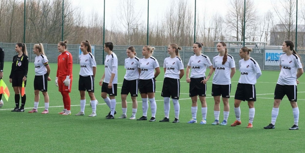 Dziesięć wspaniałych. Piłkarki PTC zremisowały z liderem